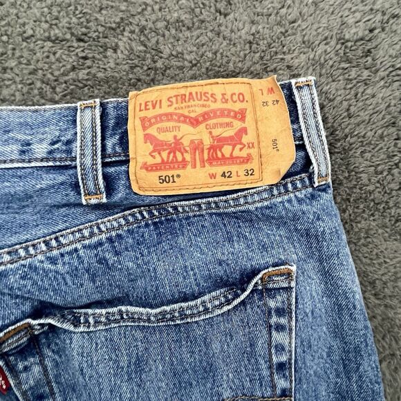 Levis 501 Jeans Mens 42x32‎ Blue Denim Button Fly Straight Leg Cotton Original - Picture 5 of 9